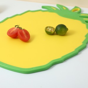 Wholesale Kitchen PP Pineapple Plastic Cutting Board with Handle  With Anti-Slip Foot Pad and Double-Sided Design
