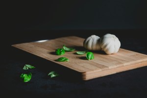 What to Consider When Choosing a Black Plastic Cutting Board for Durability and Hygiene