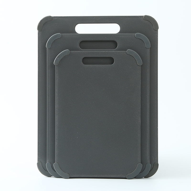 non-slip plastic chopping board