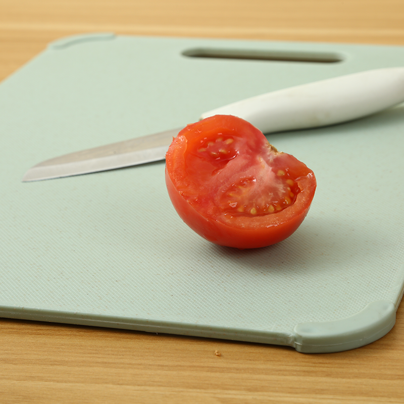 non-slip plastic chopping board