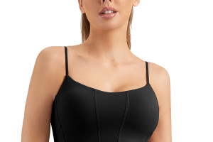 2025's Coolest Activewear Trend? Ribbed Textures and Seamless Fits in Monochrome