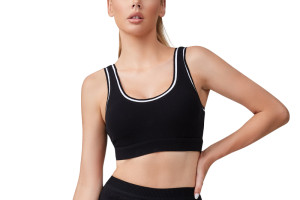 Feel Strong, Look Sleek: Why Black-and-White Gymwear Is the Confidence Boost You Need Daily