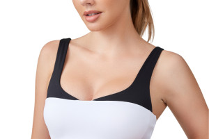 Are You Bold or Balanced? What Your Black or White Activewear Says About Your Mood & Mindset