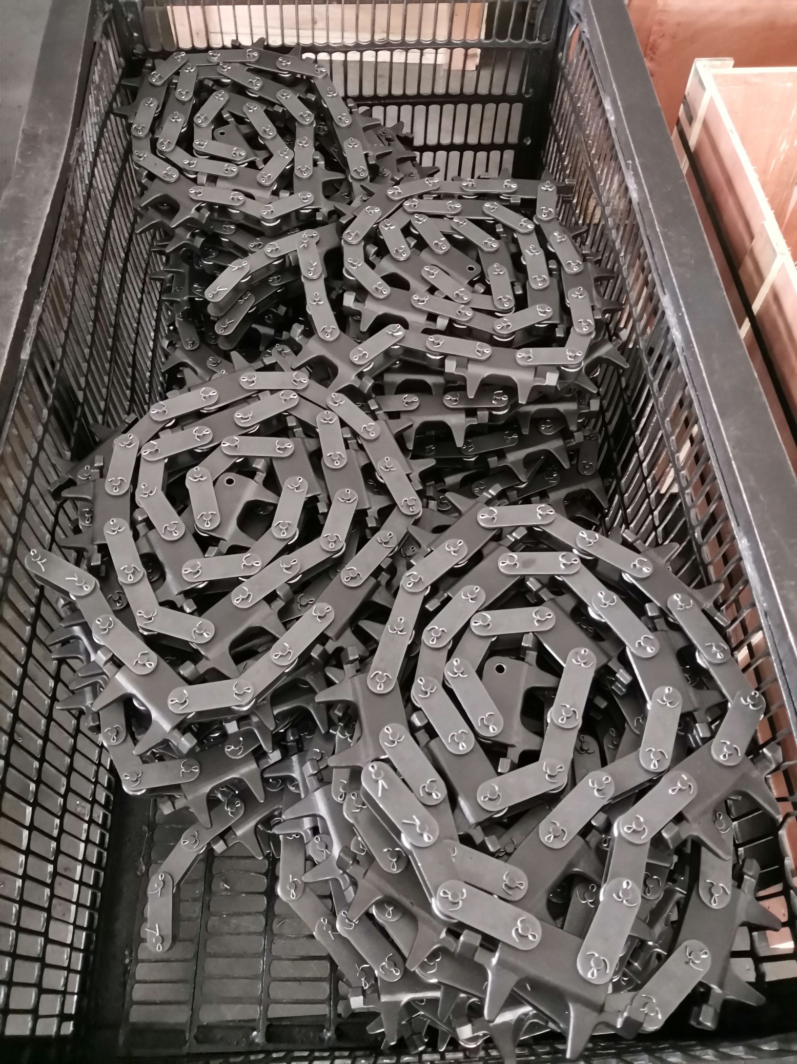 8" Enclosed Track Chain