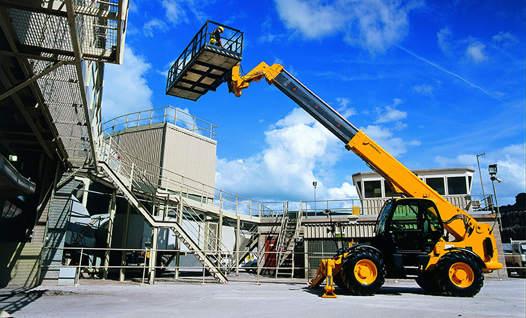 Types of Material Handling Systems and Their Industrial Applications