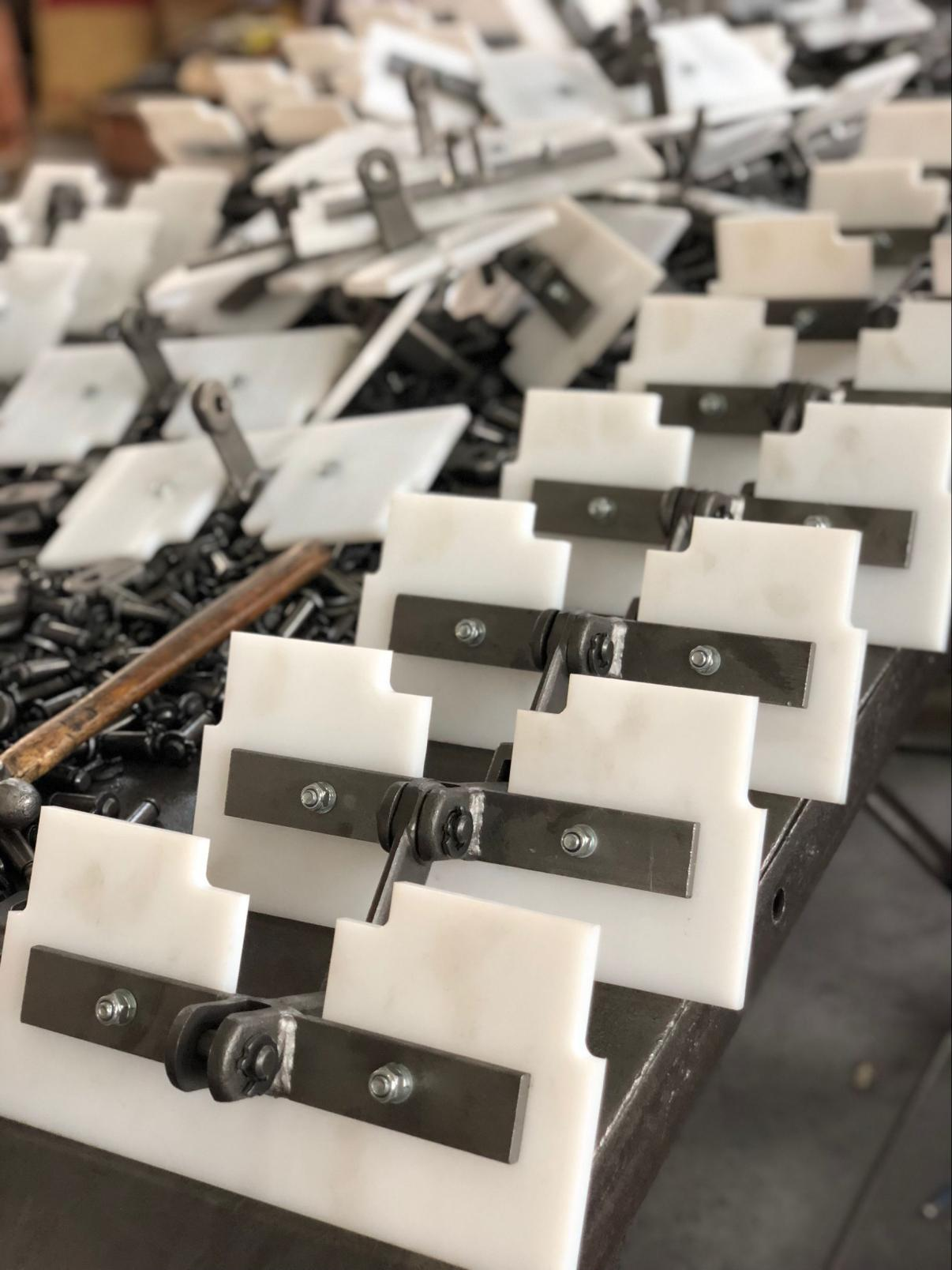 Why Are Some Drop-Forged Chain steel Flight with High-Polymer PE plate?