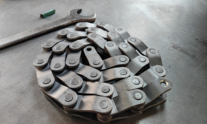 CC600 Chains: Wet Chain vs. Dry Chain