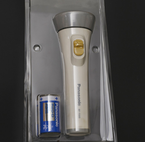 Tri-fold clamshell for flashlight