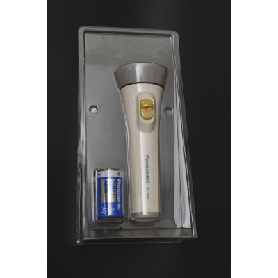 Tri-fold clamshell for flashlight