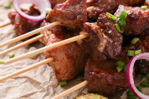 Bamboo Skewers vs. Metal Skewers: Which Is the Ultimate BBQ Champion?