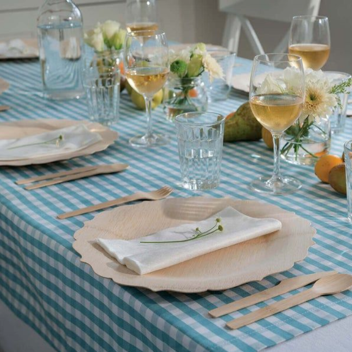 Advantages of Disposable Bamboo Tableware When Hosting a Party
