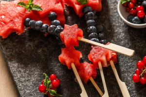 Create Colorful Fruit Skewers with Bamboo Skewers!