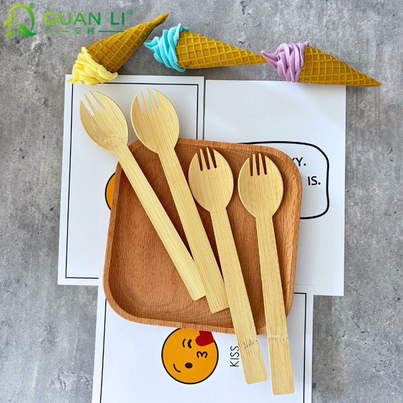Bamboo spoon serving