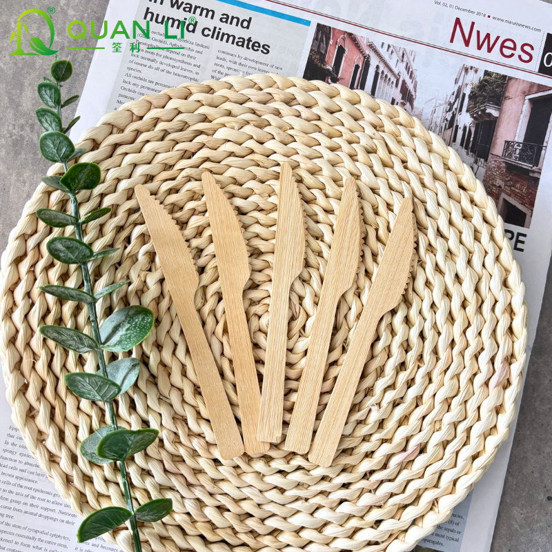 Bamboo spoon serving