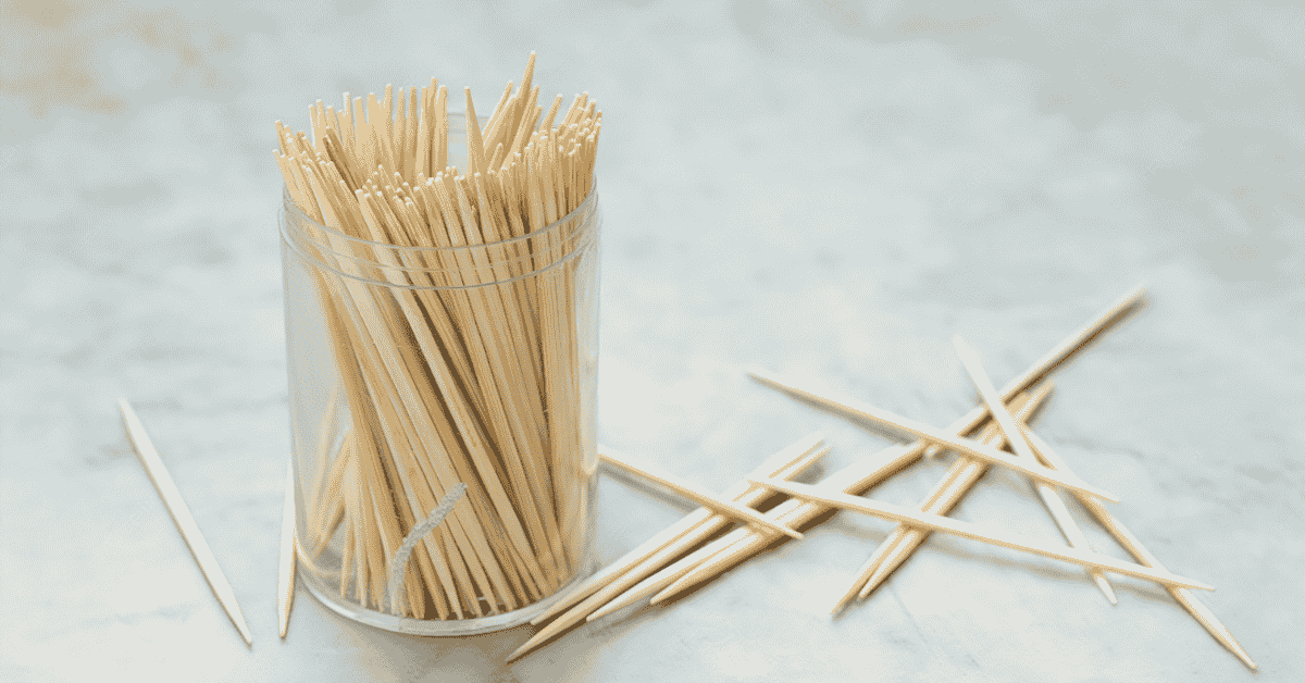 Eco-friendly bulk bamboo toothpicks with splinter-free finish for catering hygiene