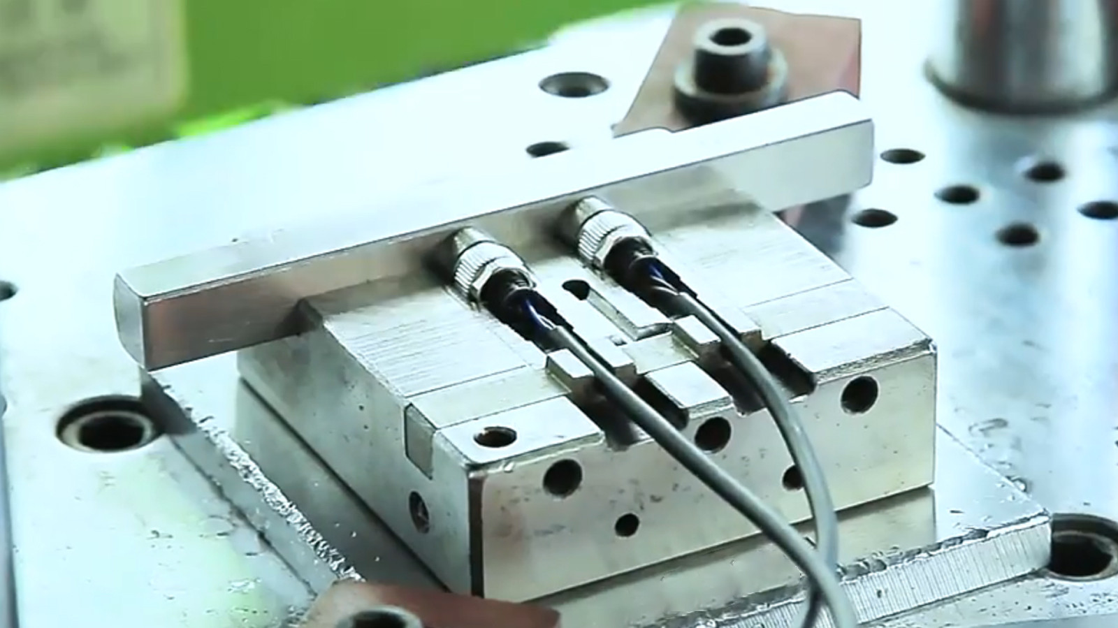M series round wiring harness processing and assembly