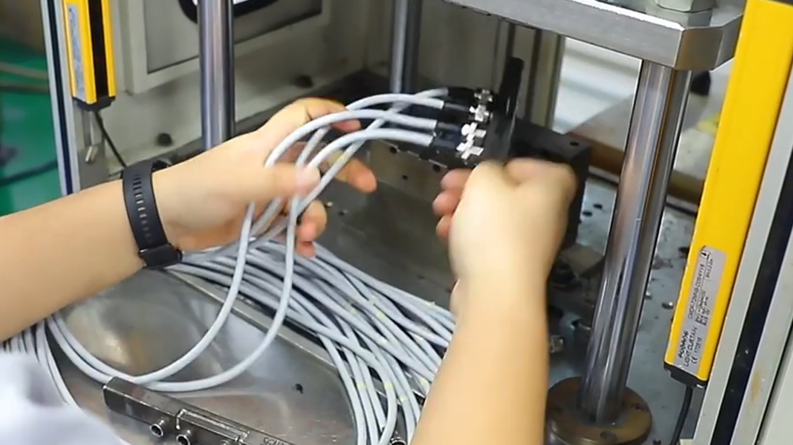 M series round wiring harness processing and assembly