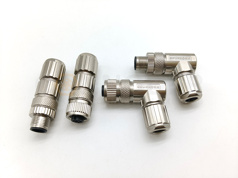 How does the straight-end and curved-end design of the circular connector solve the wiring stress problem in narrow spaces?