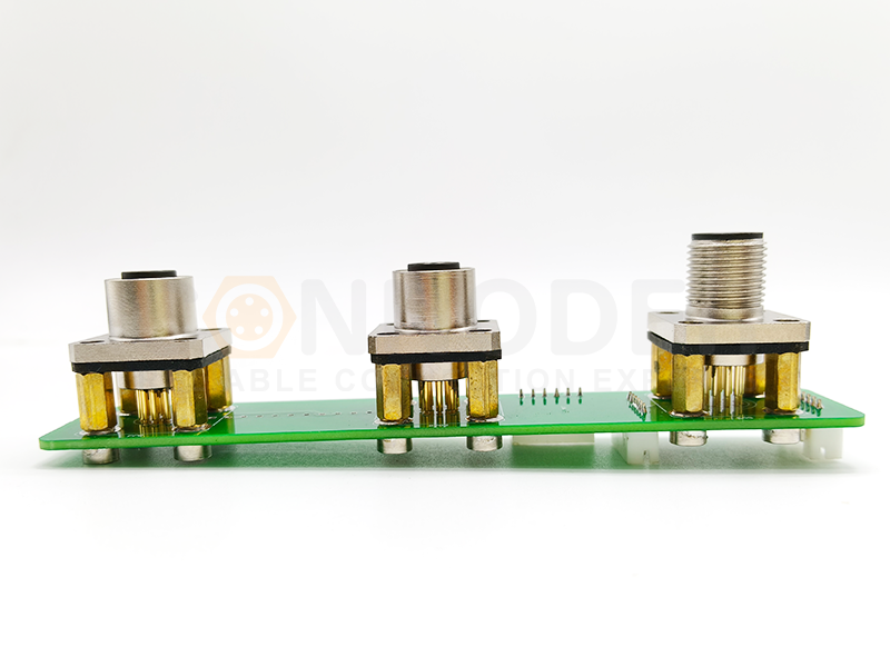 What is the shielding principle of the M series circular connectors?