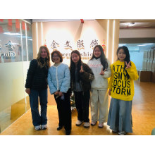 Beautiful overseas customer visits Linenwind