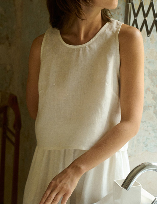 White Linen Sleeveless Crop Top – Minimalist Summer Essential