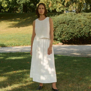 White Linen Sleeveless Crop Top – Minimalist Summer Essential