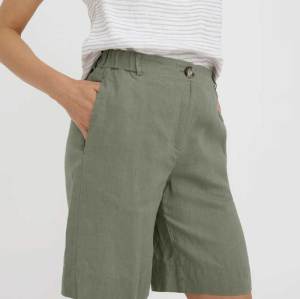 Custom Premium Linen Shorts for Women | Sustainable High-Waisted Knee-Length Shorts | OEM Flax Linen Bermuda Shorts Manufacturer