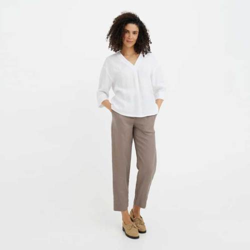 Custom Women's White Linen V-Neck Blouse Manufacturer | OEM/ODM Relaxed Fit 3/4 Sleeve Shirt Factory for US & European Brands