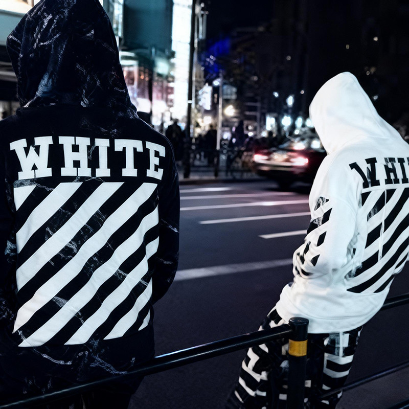 أفضل 10 شركات عالمية لتصنيع الملابس لمصممي أزياء الشارع