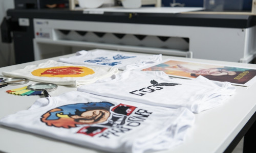 Screen Printing vs Embroidery vs DTG: The Ultimate Custom T-Shirt Decoration Guide