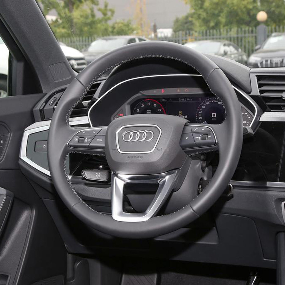 Audi Q3-6