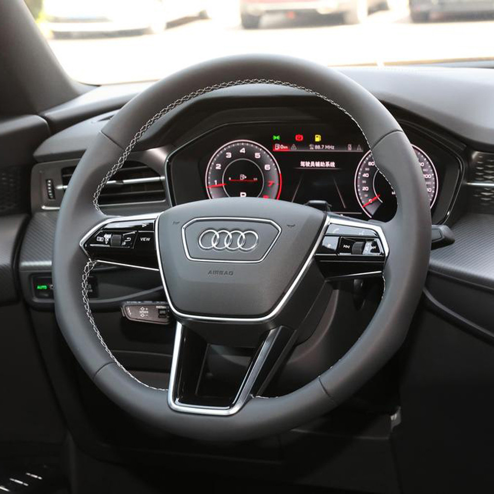 Audi Q6-6