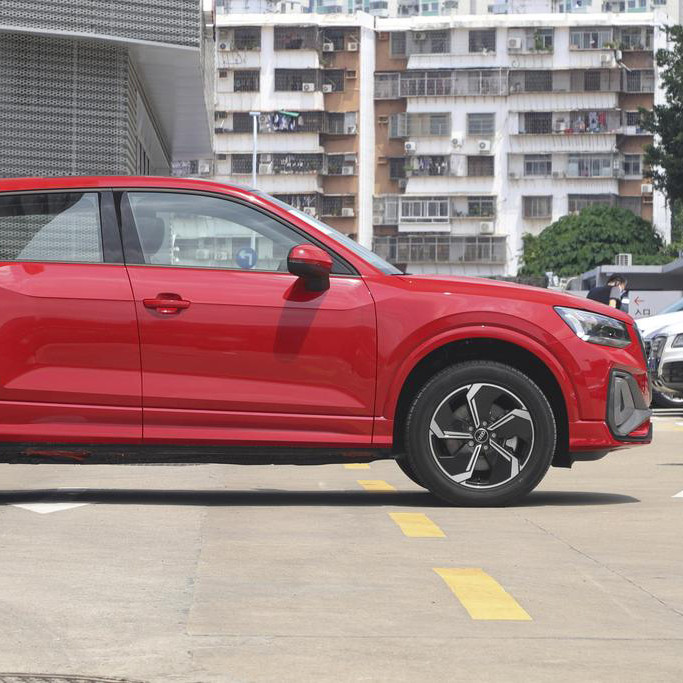 Audi Q2L e-tron-5