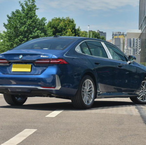 BMW 5 Series electric auto 2024 Midsize Sedan