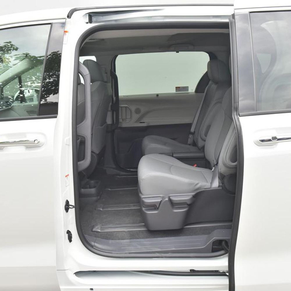 Toyota Granvia-7