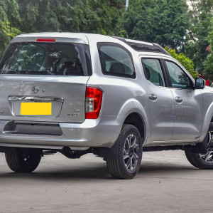 Dongfeng Paraso petrol cars Midsize SUV Petrol Vehicle