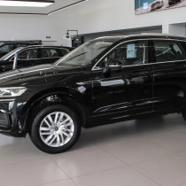 Volkswagen Touareg petrol cars 2025 mid-large SUV