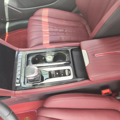 Used Hongqi H5 2024 2.0T DCT Mid-size Petrol Vehicle Gasoline Car