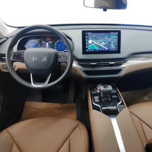 Used Hongqi E-QM5 2022 431km Range Mid-size White Electric Vehicle