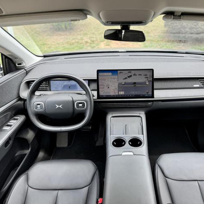 Used Xpeng G6 2023 755 Long Range White Mid-size Pure Electric Vehicle