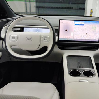 Used Xpeng G6 2023 700 4WD White Mid-size SUV Pure Electric Vehicle