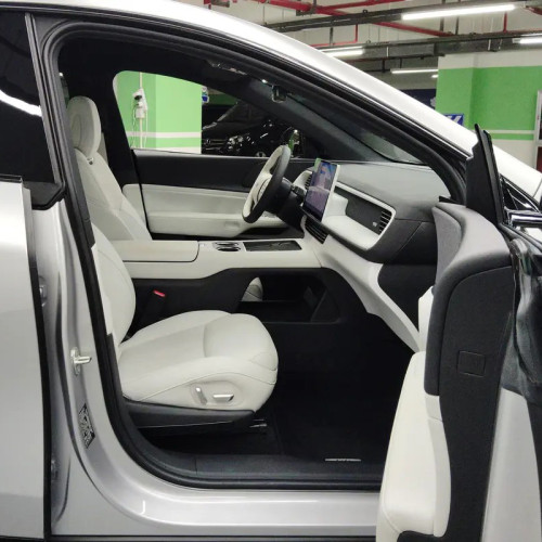 Used Xpeng G6 2023 700 4WD White Mid-size SUV Pure Electric Vehicle