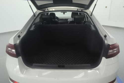 Used Skoda Octavia 2022 1.5L White Compact Petrol Vehicle