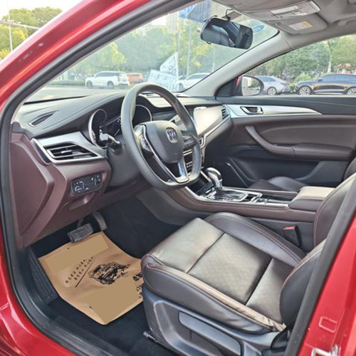 used Changan Yidong 2018 1.6L Red Petrol Vehicle compact car Auto