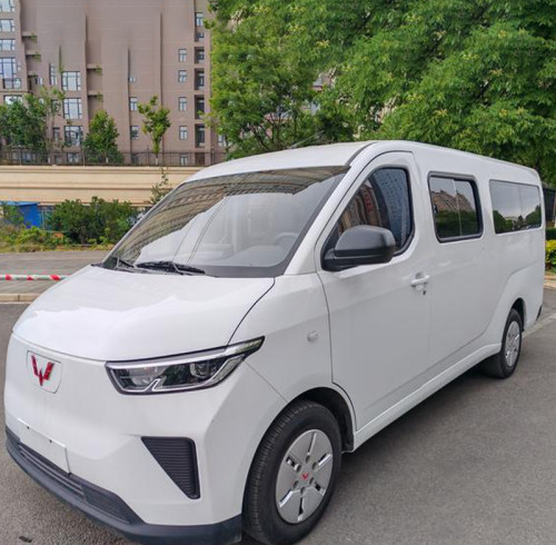 Used Car Wuling Yangguang 2024 300km Range 6 Seats White Pure Electric Vehicle Microvan