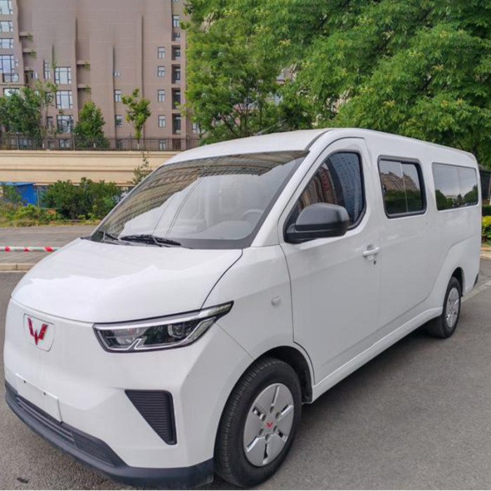 Used Car Wuling Yangguang 2024 300km Range 6 Seats White Pure Electric Vehicle Microvan
