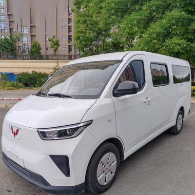 Used Car Wuling Yangguang 2024 300km Range 6 Seats White Pure Electric Vehicle Microvan