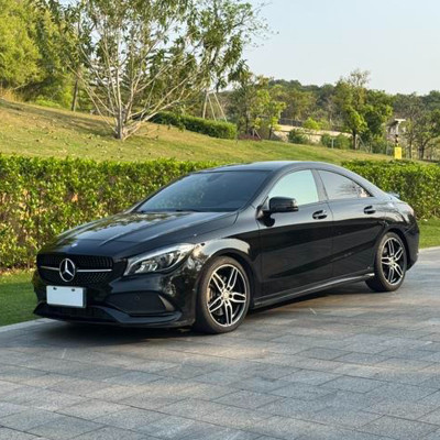 Used Benz CLA 2017 220 4MATIC Black 1.6T 5 doors 5 seats Compact Petrol Vehicle