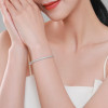 Brazalete de plata de ley 925 con circonitas, personalizado por OEM y ODM | Brazalete fino de lujo y alta calidad para mujer