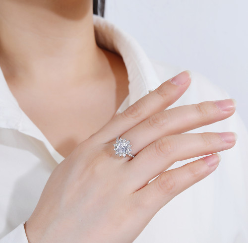 Anello di fidanzamento personalizzato in argento sterling 925 | Anello di lusso con zirconi per donna